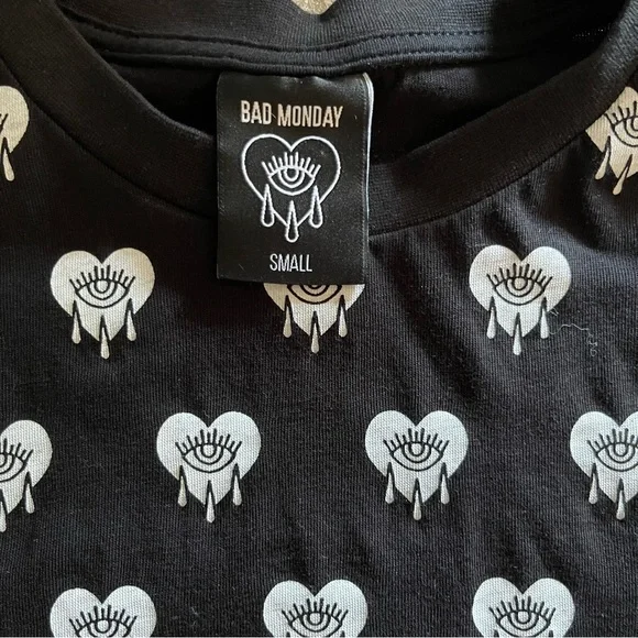 Bad Monday Black & White Heart Drip T-Shirt Witchy Whimsigoth Sz Small Halloween - Picture 2 of 6